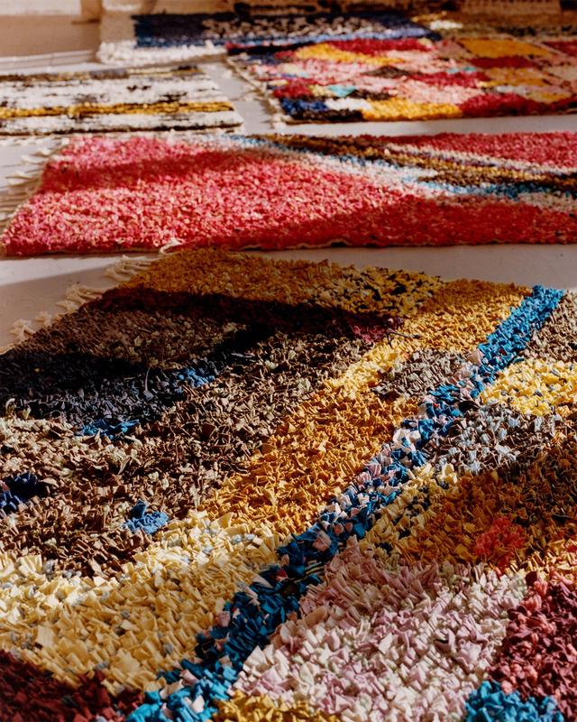 stussy-boucherouite-rugs-dtf-magazine-3 Нарізані на смуги футболки Stüssy, які перетворили у килими