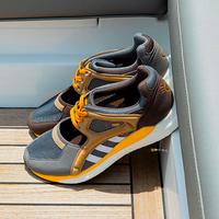 adidas и HUMAN MADE выпустили летние кроссовки. Часть шнуровки заменили отверстием