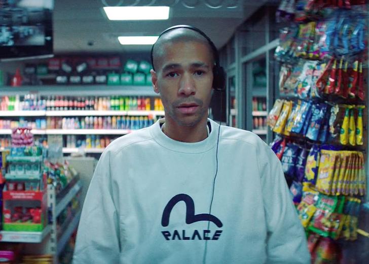 Первый взгляд: Неон и цветные логотипы в коллаборации Palace и Evisu