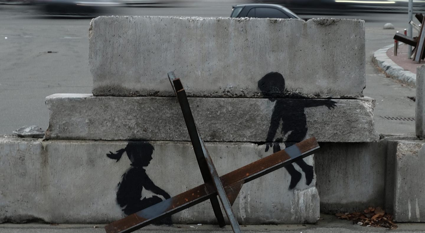 Banksy зняв відео про поїздку в Україну. Дивимось