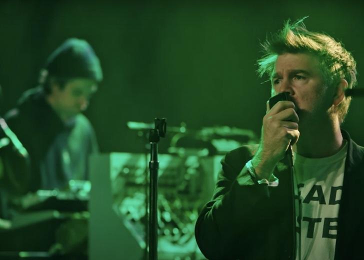 Послушайте Christmas Will Break Your Heart от LCD Soundsystem со струнным оркестром
