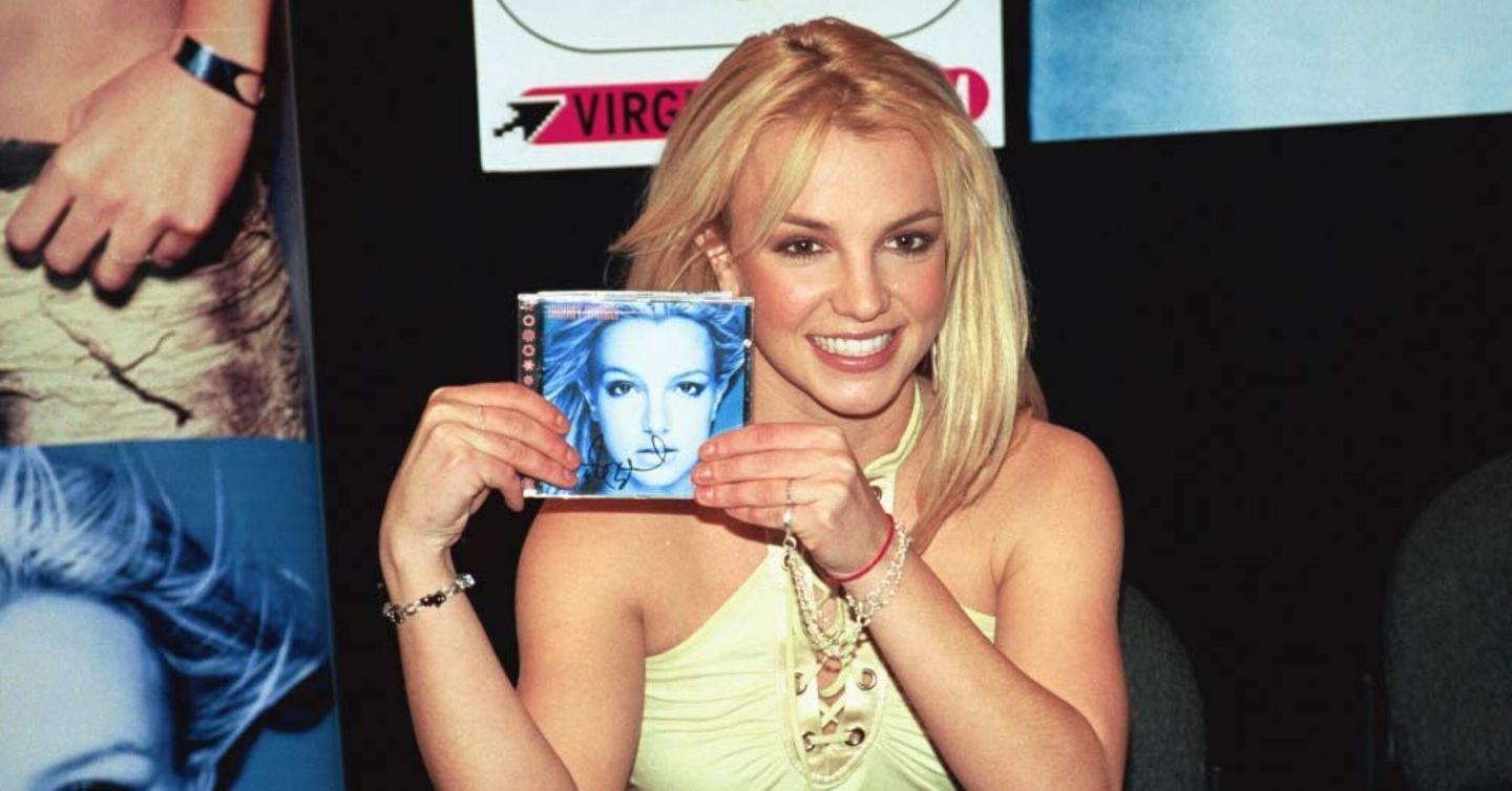 britney-albums-cover-dtf-magazine Брітні Спірс з альбомом In the Zone