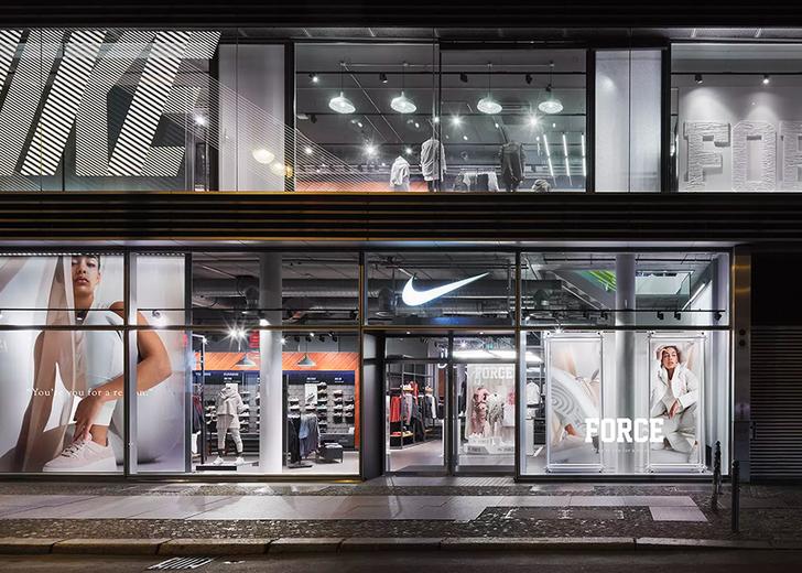 nike-dtf-magazine Вице-президент Nike уволилась после 25 лет работы. Ее сын перепродавал кроссовки