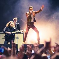 The Killers запросили на сцену росіянина на виступі в Грузії. Їх освистали
