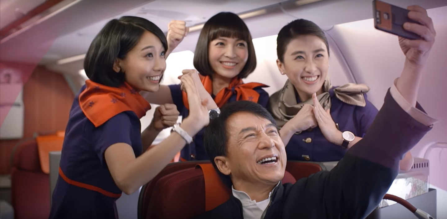 Джеки Чан снялся в рекламе Hong Kong Airlines