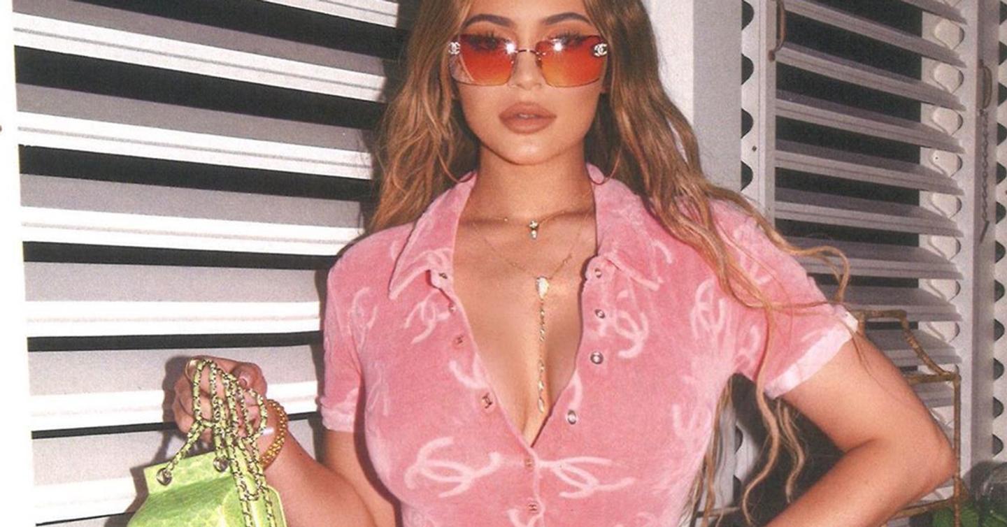 Kylie-Jenner-dtf-magazine Forbes лишил Кайли Дженнер звания «самого молодого миллиардера»