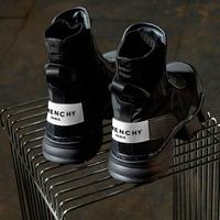Первый взгляд: Дебютные кроссовки Клэр Уэйт Келлер для Givenchy