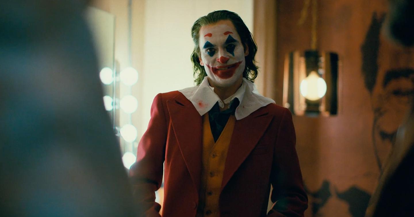 joker-dtf-magazine Хоакин Феникс превращается в психа в финальном трейлере фильма «Джокер»