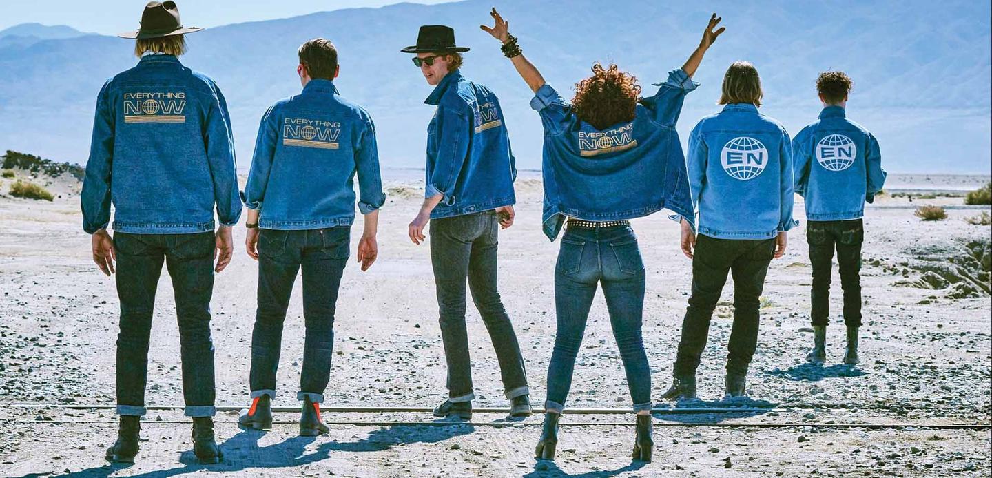 arcade_fire_everything_now_album_header Слушайте новый альбом Arcade Fire