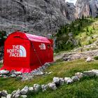 Поп-ап стор в горах и знаковые вещи альпинистов в честь 50-летия The North Face