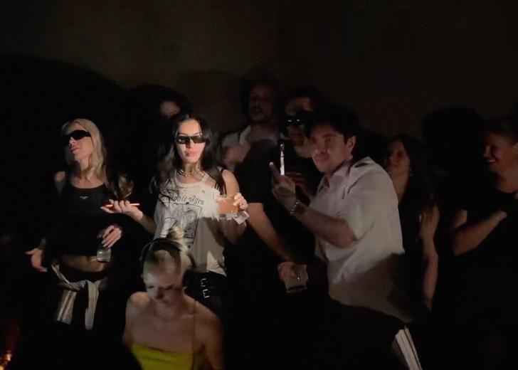 Афтерпаті прем’єри фільму Charli XCX організувала промоагенція росіянки. Її мати відвідує окуповані Росією території України