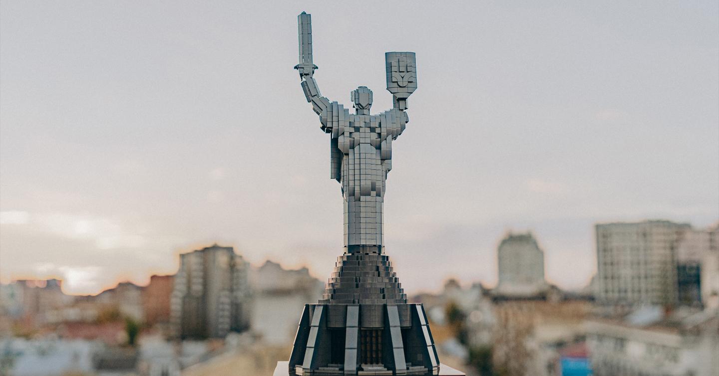LEGO-копія України-мати