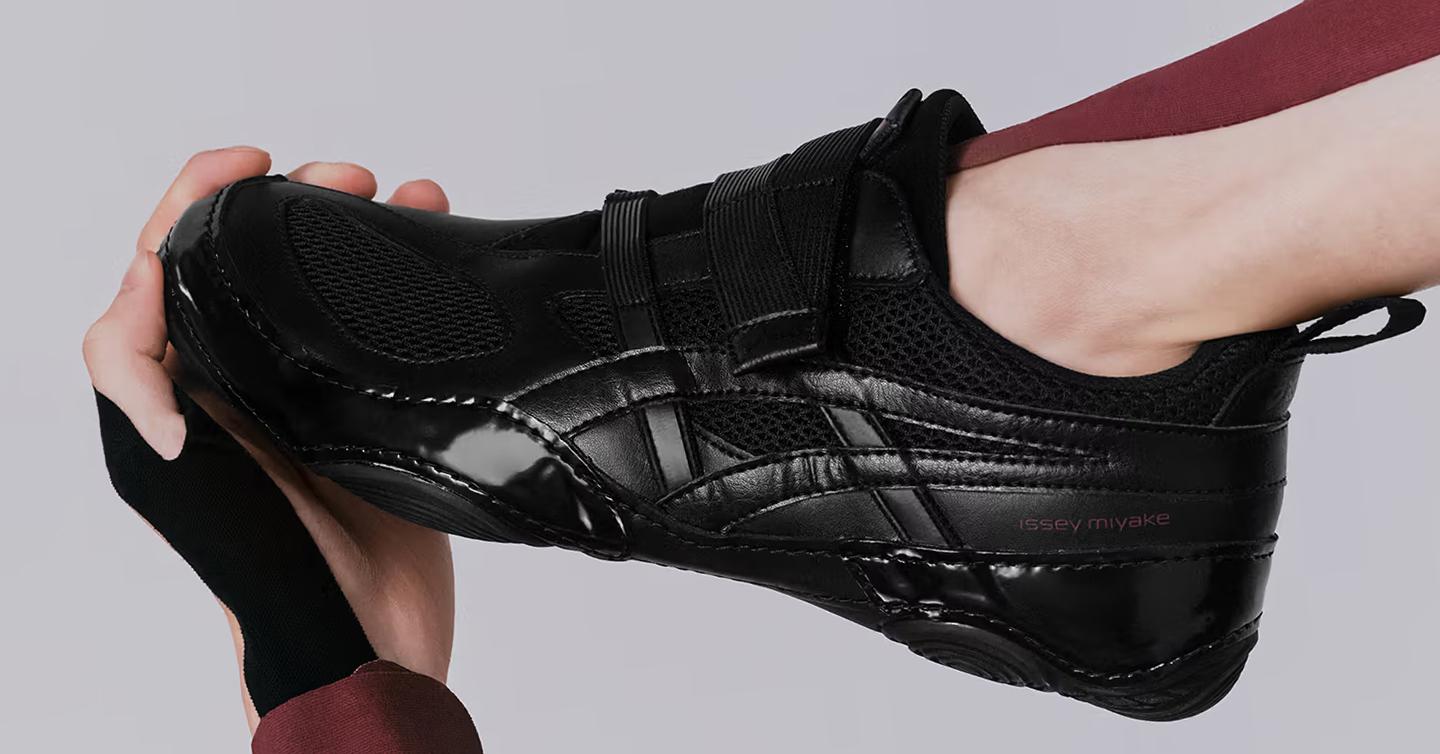 ASICS та дизайн-студія Іссея Міяке представили лінійку взуття. Та показали перший силует