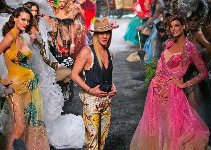 Более 500 архивных вещей Джона Гальяно для Dior продадут на аукционе