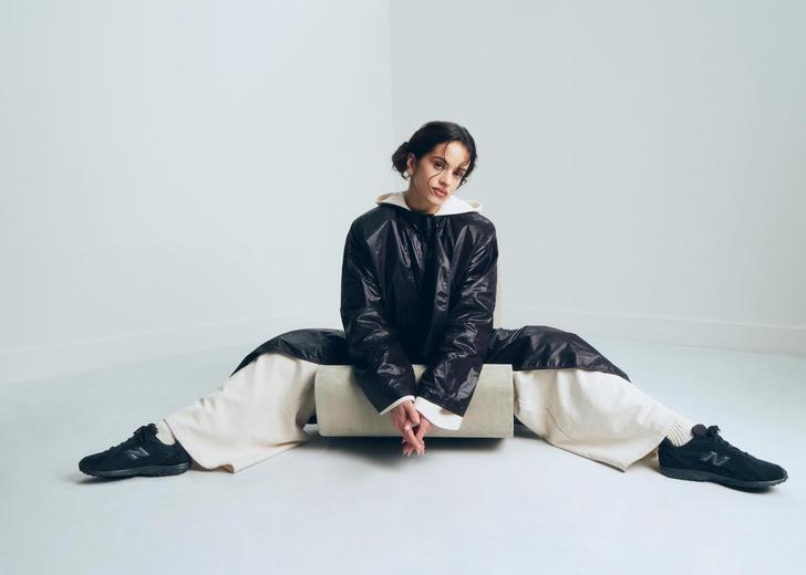 Rosalía представляє нові New Balance 204L. Вони вже доступні в Україні