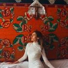 Смотрите клип Луны на песню «Поцелуи»