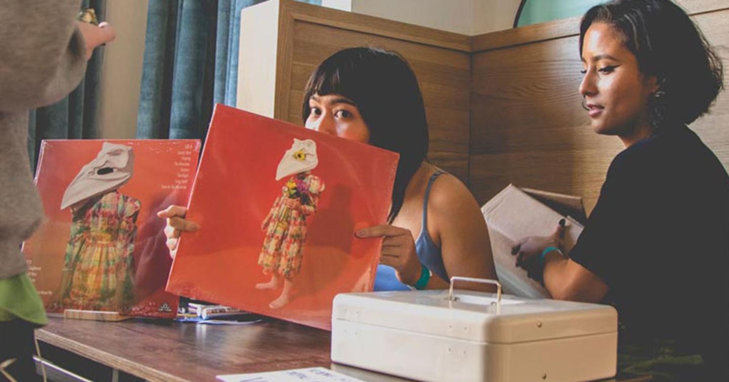 За сутки на Bandcamp купили музыки и мерча на 7 млн долларов. Это рекорд
