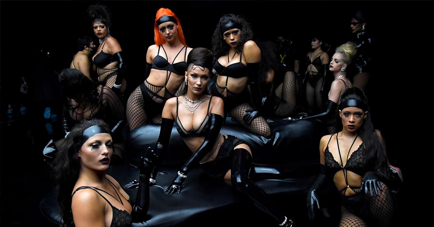 Рианна извинилась за музыку к показу Savage x Fenty. В ней семплировали Хадисы