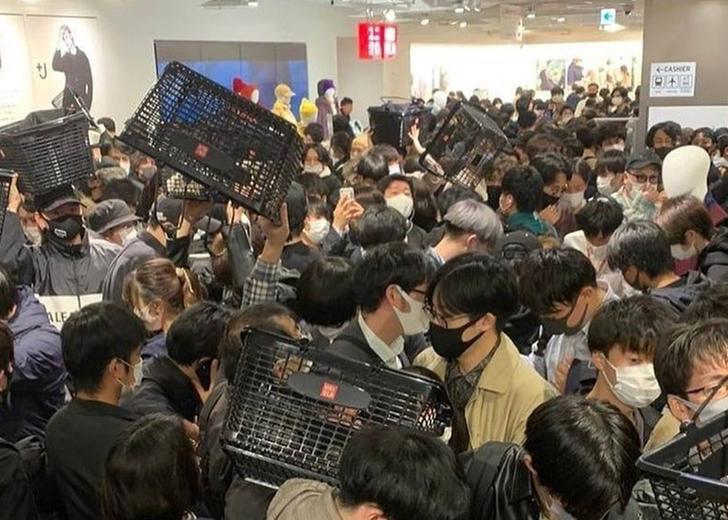 Токийский магазин разгромили на запуске коллаборации Uniqlo и Жиль Сандер