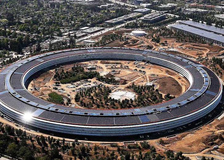 Сотрудники Apple врезаются в стены нового кампуса