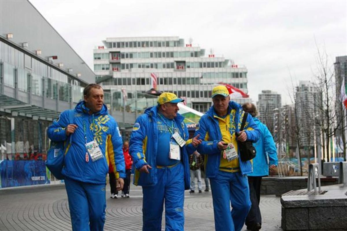 Церемонія підняття українського прапору в Олімпійському селищі Ванкувера (11 лютого 2010 року)-4005