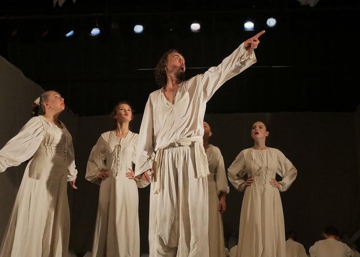 teatr-na-viyni-dtf-magazine Франківський драматичний театр дав виставу у бомбосховищі