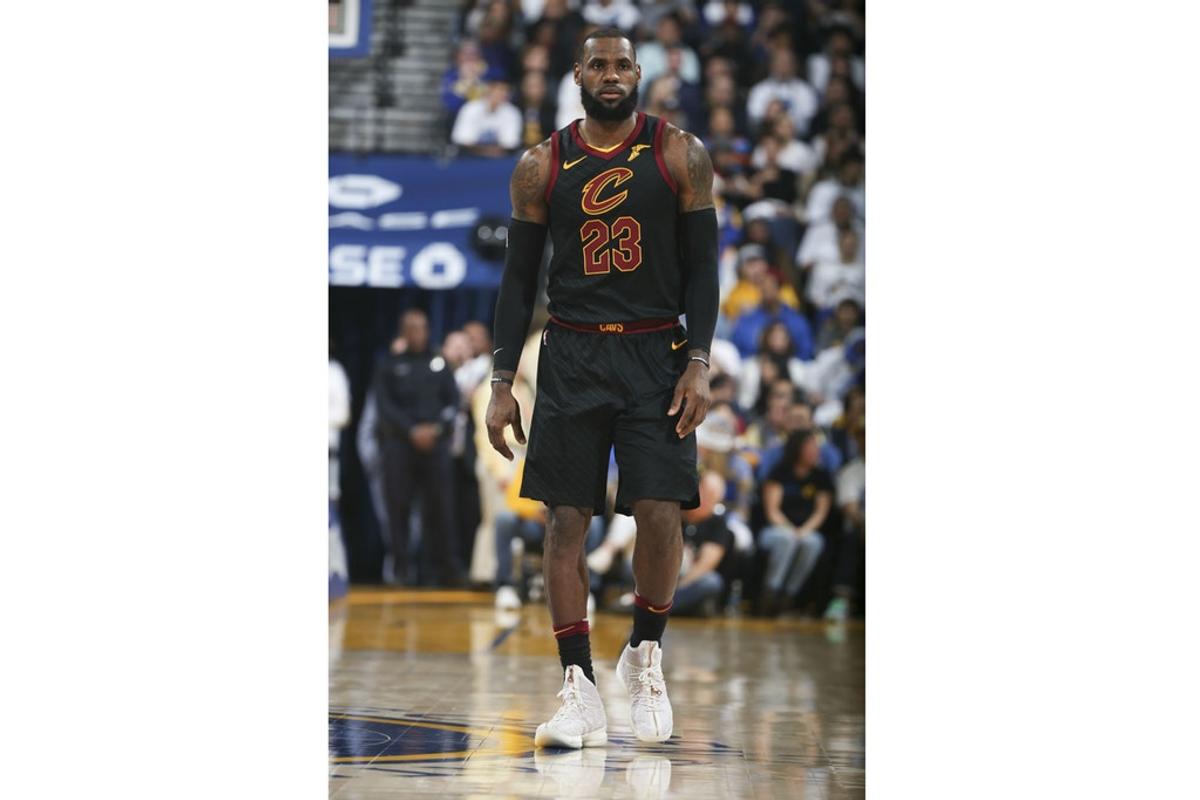 lebron-james-kith-nike-lebron-performance-15-rose-gold-debut-2
