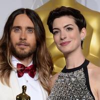 Энн Хэтэуэй и Джаред Лето сыграют в сериале-адаптации подкаста для Apple TV+