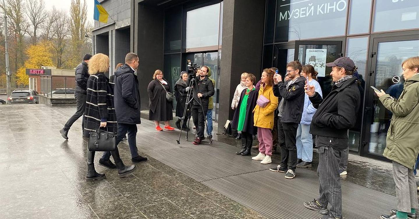 Що наразі відомо про обшуки в Довженко-Центрі