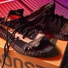 Такаси Мураками переделал кроссовки Yeezy в сандалии