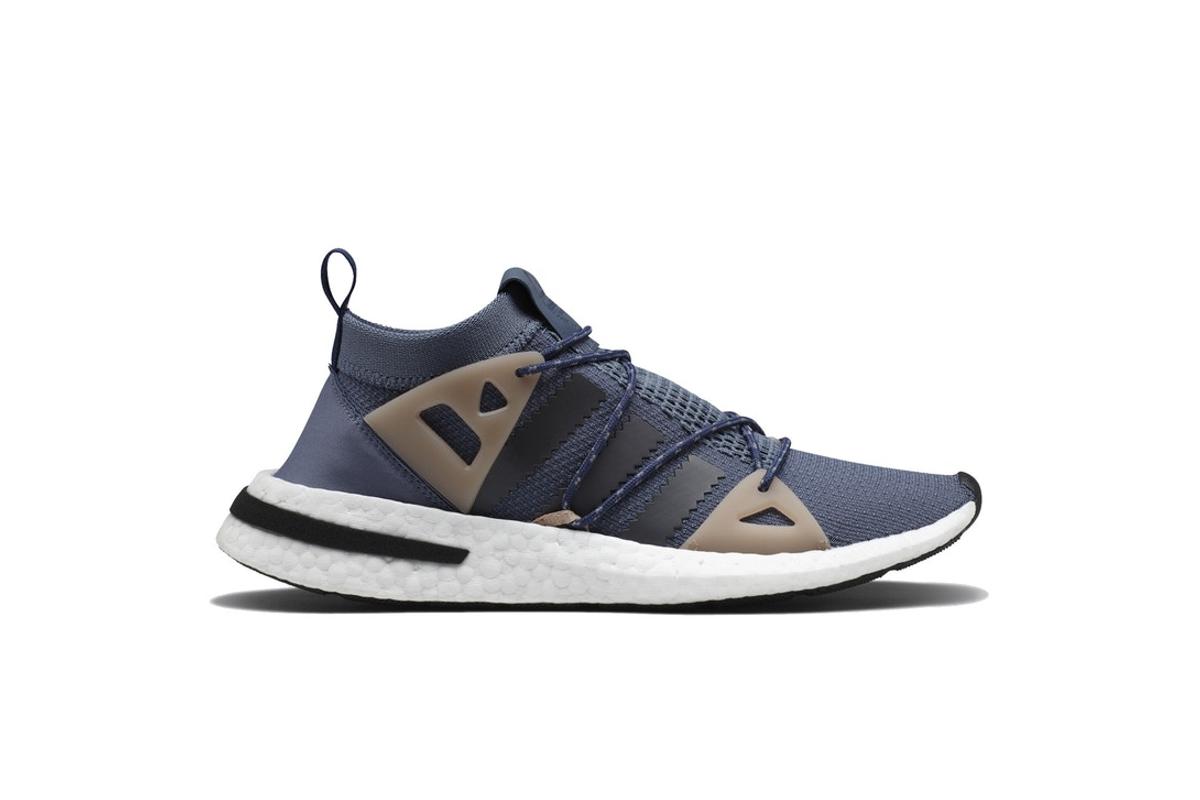 https-bae.hypebeast.comfiles201803adidas-originals-kendall-jenner-arkyn-sneaker-3 (1)