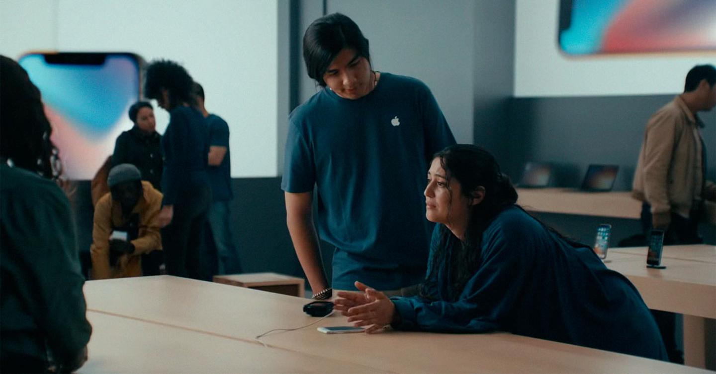 Samsung снова высмеивает Apple в новой рекламе смартфона
