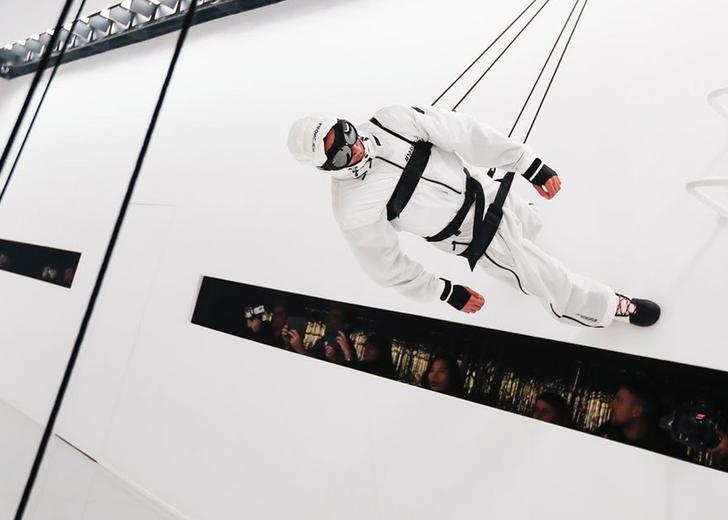 moncler-gemius-3-cover-dtf-magazine Хождение по стенам и автобус: Как выглядит новая коллекция Moncler Genius