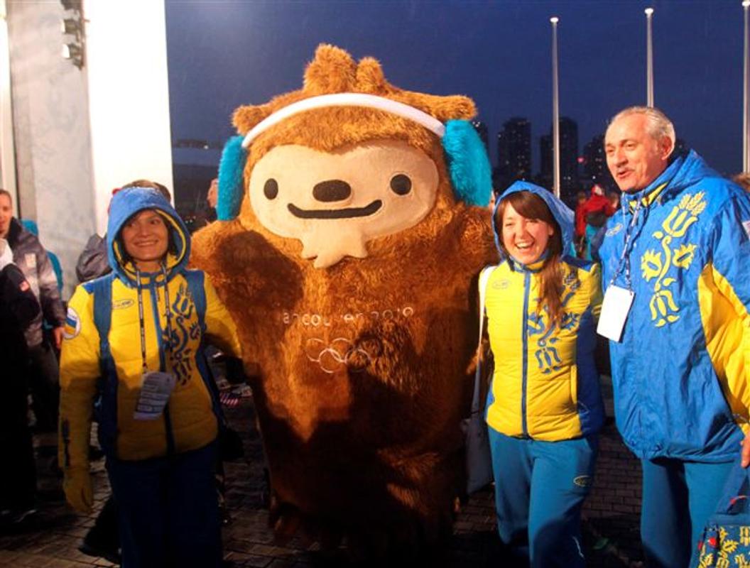 Церемонія підняття українського прапору в Олімпійському селищі Ванкувера (11 лютого 2010 року)-4002
