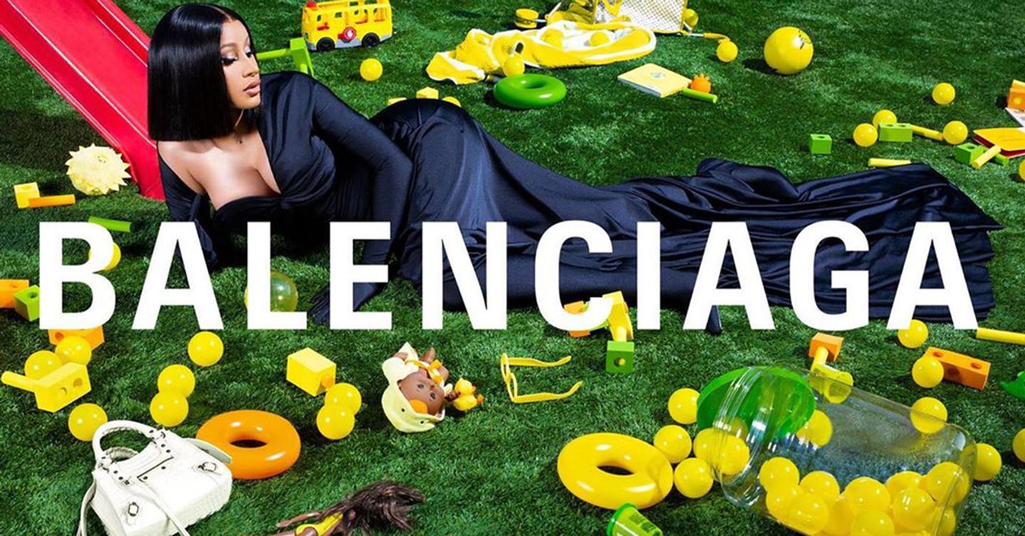 balenciaga-dtf-magazine Balenciaga повесил рекламу с Cardi B на Лувр. Вот как это выглядит