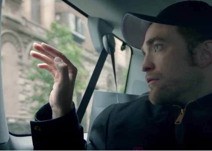 robert_pattinson_hot_dog_gq_header «Страх и позор». Роберт Паттинсон ищет хот-дог в Нью-Йорке
