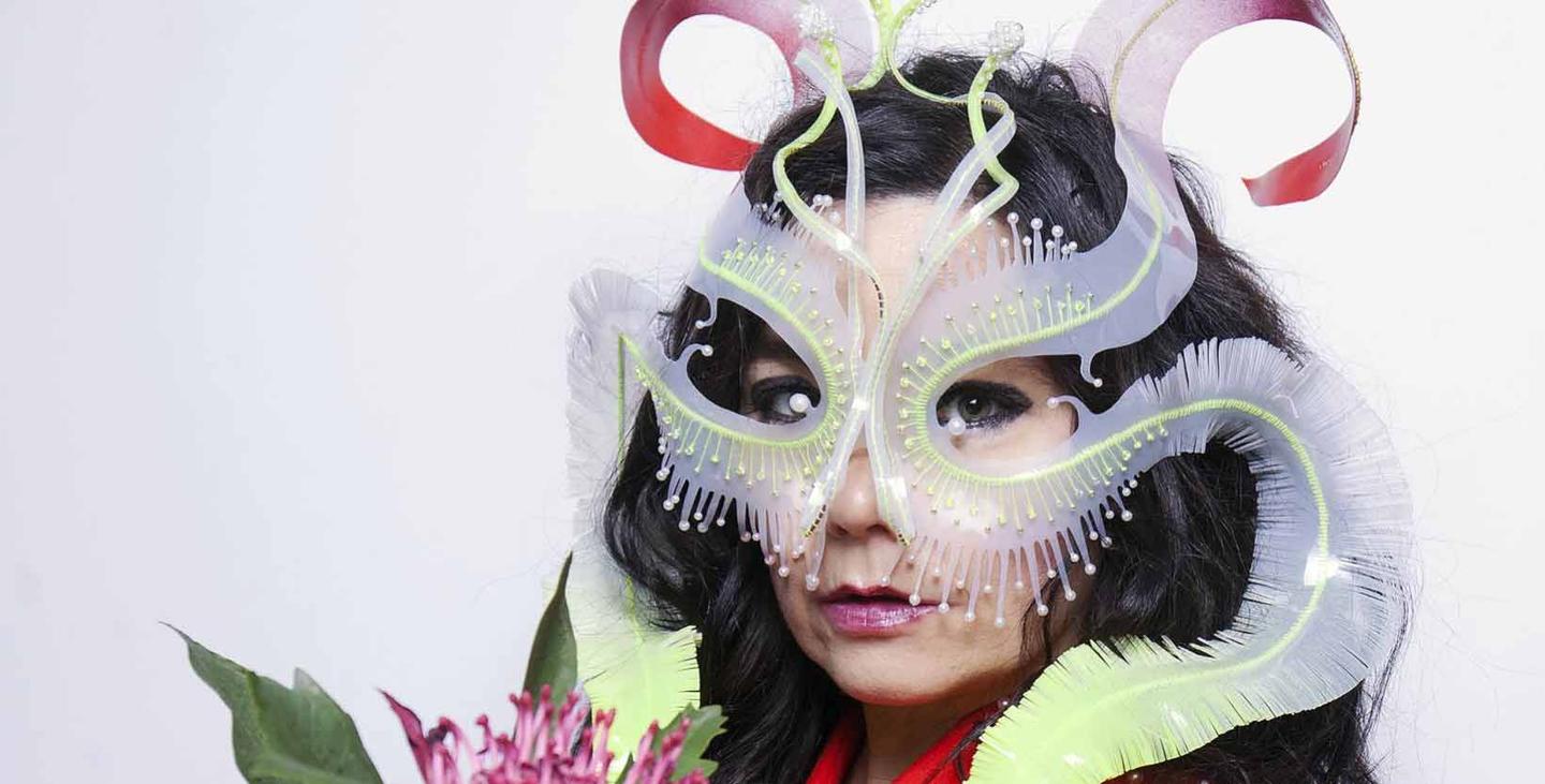 bjork_single_the_gate_header Слушайте новый трек Бьорк