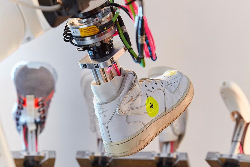 nike-sneakers-robot-dtf-magazine-3