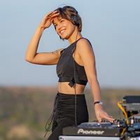 DJ Nastia запускает новый проект. Она отыграла сеты под «Дугой» в Чернобыле, на «Криворожстали» и в карьере