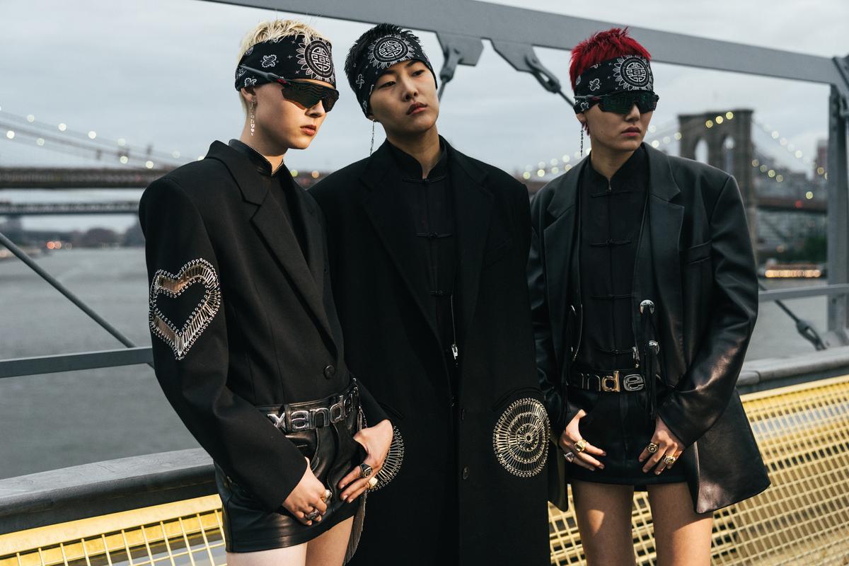 https---hypebeast.com-image-2018-06-alexander-wang-collection-1-ss19-18