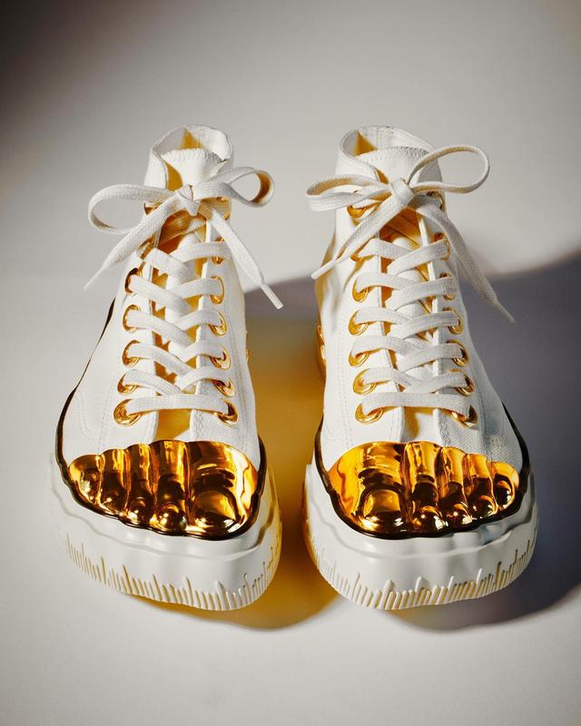 schiaparelli-sneakers-dtf-magazine-5 Золоті пальці на кедах Schiaparelli