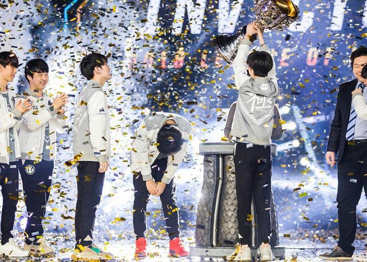 Nike врываются в киберспорт: Компания стала партнером китайской лиги по  League of Legends