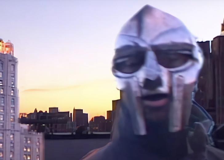 Дружина MF DOOM судиться за його архівні нотатки. Їх викупили ще до смерті репера
