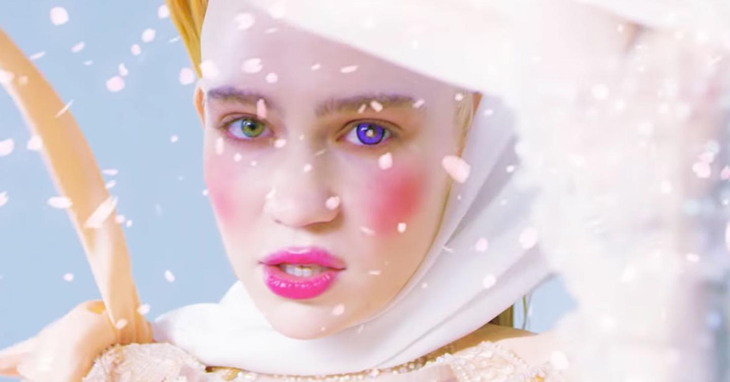 grimes-dtf-magazine4 Grimes стала резидентом BBC Radio 1. Слушайте ее первый микс