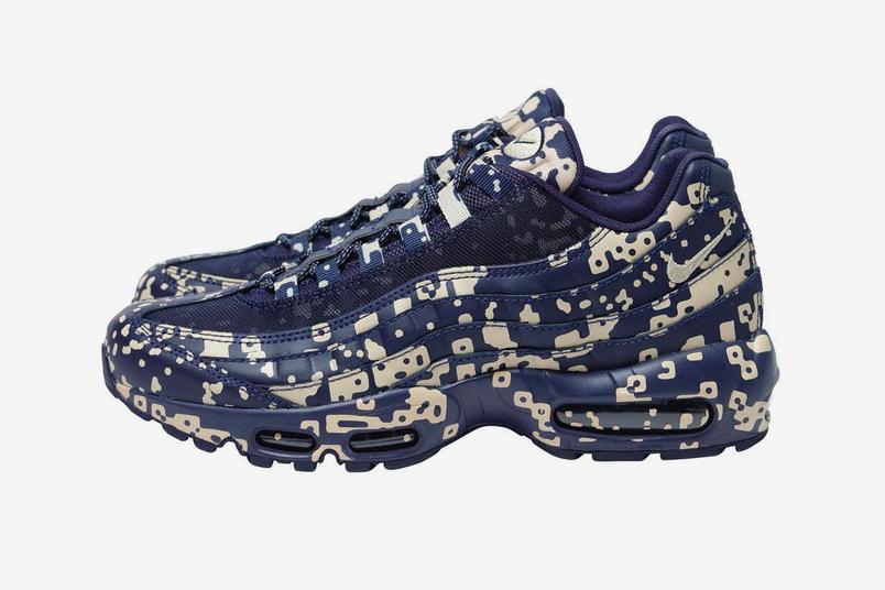 https---hypebeast.com-image-2019-01-cav-empt-nike-capsule-air-max-95-full-look-006