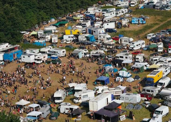 itali-rave-dtf-magazine (1) В Италии организовали нелегальный рейв. Он длился 6 дней