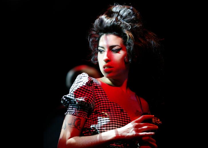 amy-winehouse-cover-dtf-magazine Емі Вайнгауз — героїня книжки Eyeliner: A Cultural History про вплив підводки для очей
