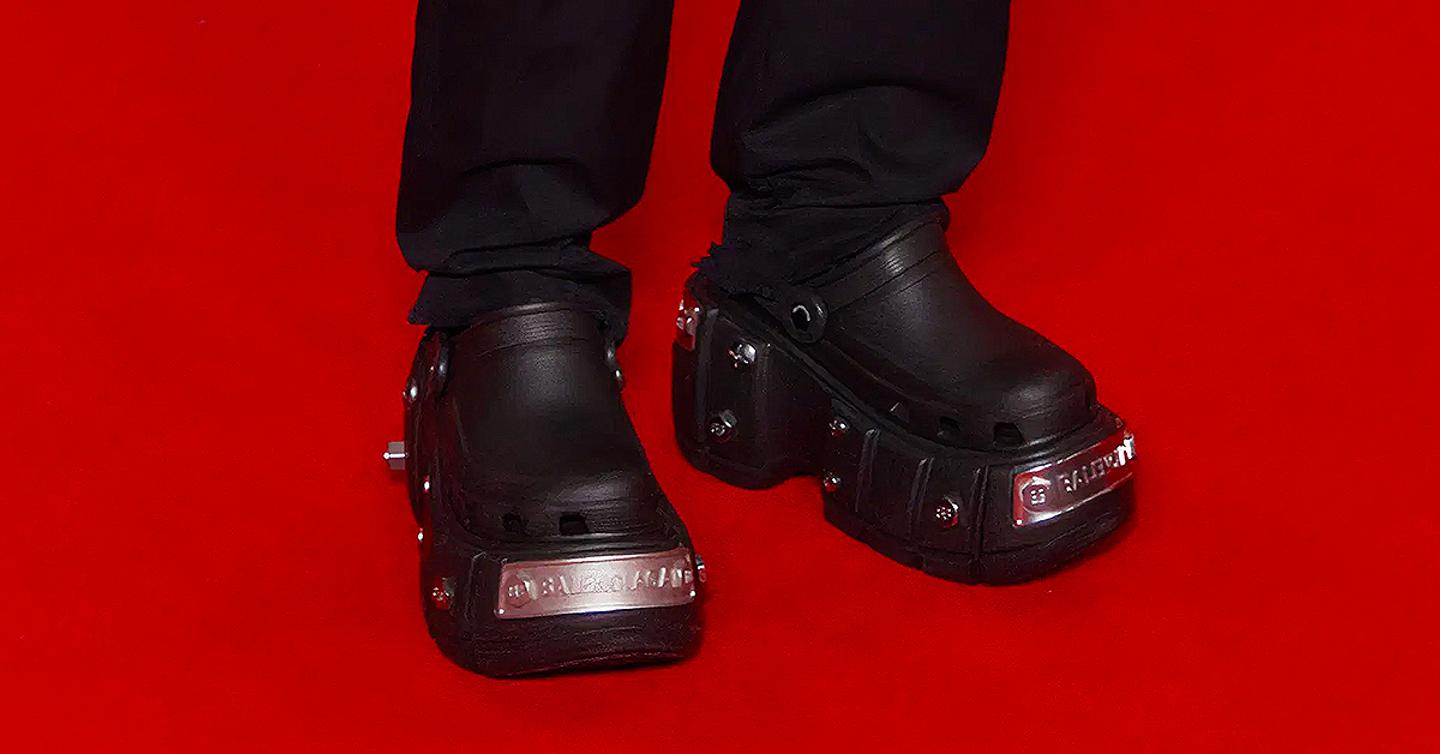 Balenciaga-crocs-dtf-magazine Платформы и острые носки: Как выглядит обувь из последней коллекции Balenciaga