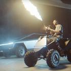 Трэвис Скотт выпустил новый клип. В нем есть Tesla Cybertruck и Cyberquad