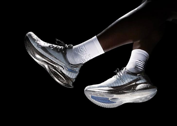 saucony-minted-cover-dtf-magazine Saucony endorphin pro 5 Chromium